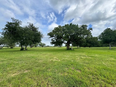 LAND - Yorktown, TX