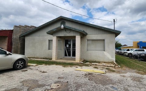 Commercial Building in Eagle Pass