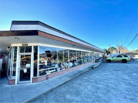 Highway 101 Commercial Lot