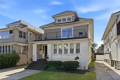Duplex with Garage and Balcony