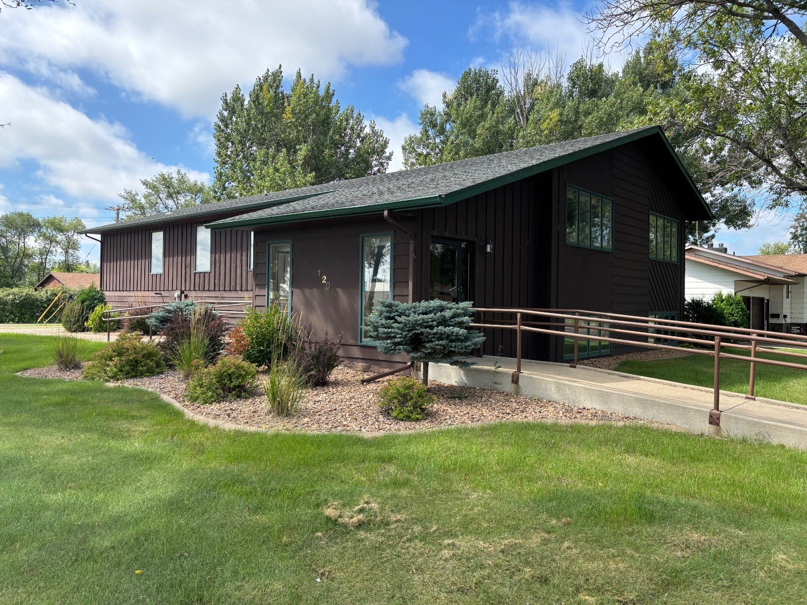 Versatile Commercial Building in New Rockford