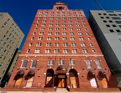 Hotel with 126 Suites