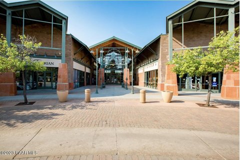 Regional Shopping Center Suite