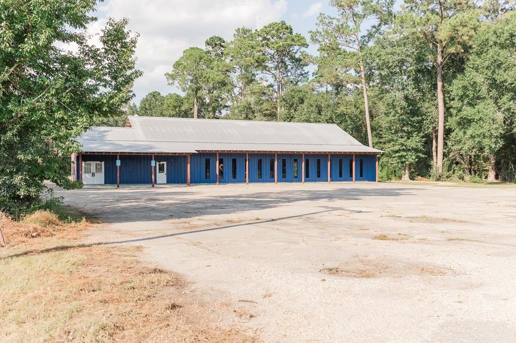 Versatile Commercial Property on Highway
