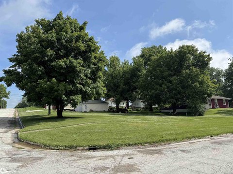Oversized Lot in Creston, Iowa