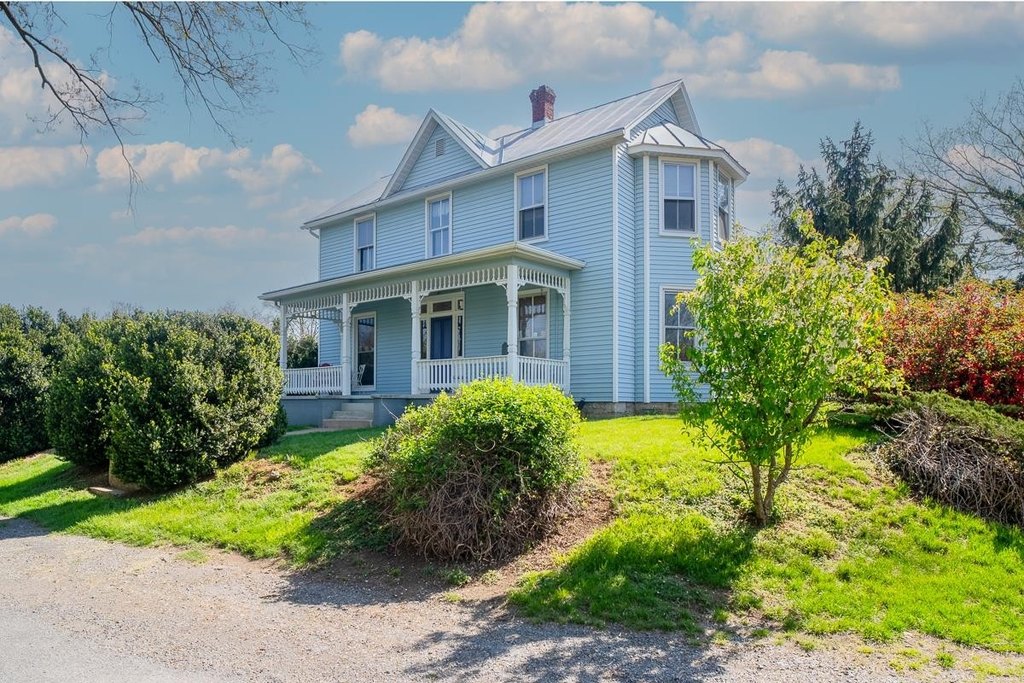 133 W Springbrook Rd, Broadway, VA 22815