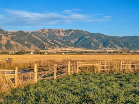 Montana Land with Mountain Views