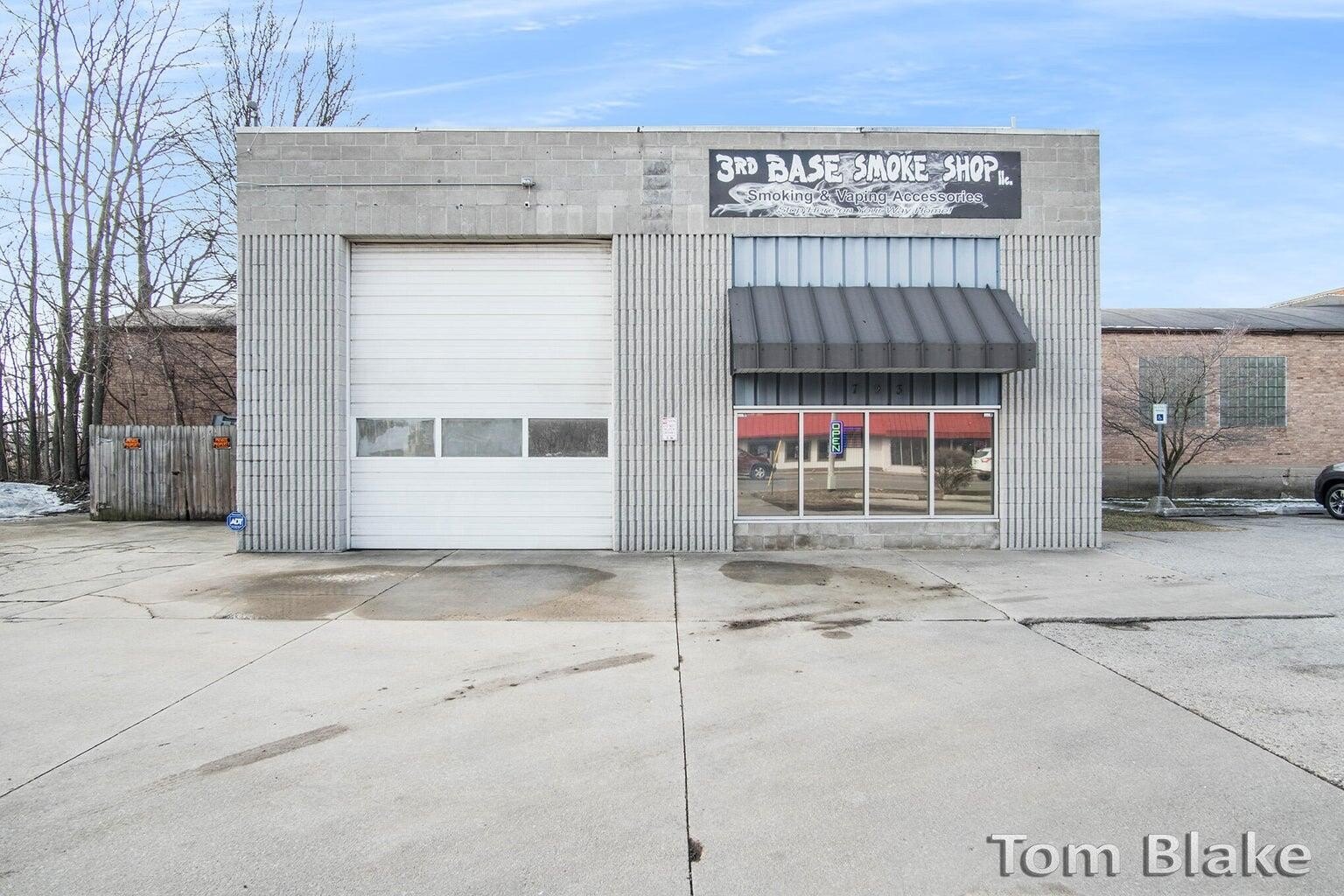 Retail Property on Laketon Avenue