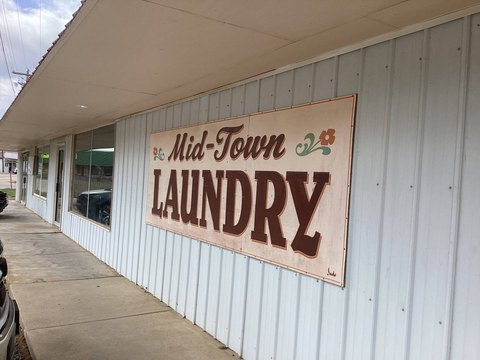 Turnkey Laundromat with Additional Space
