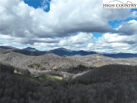 Land with Panoramic Mountain Views