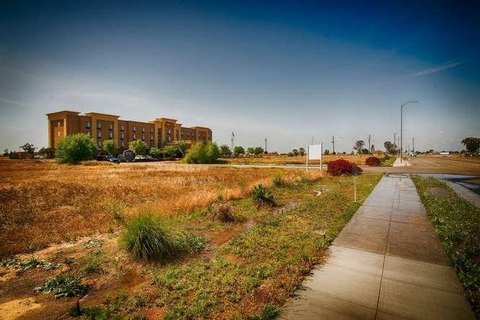 Retail Land Near Highway 99