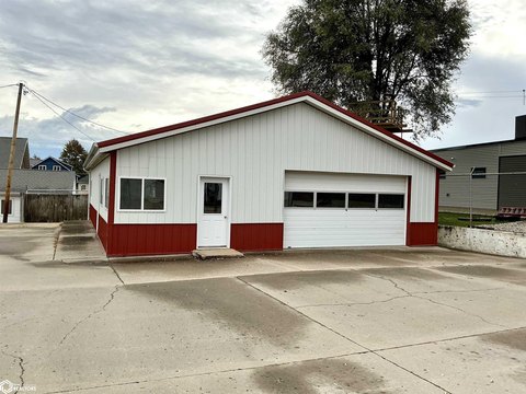 Flex Space with Overhead Door