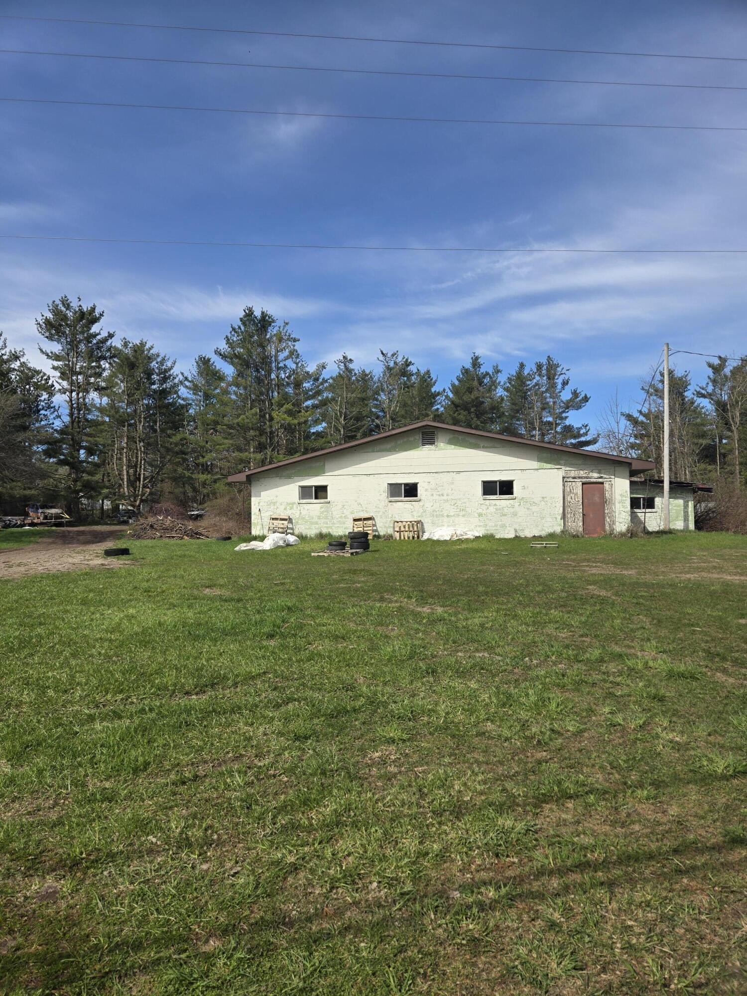 Spruce Commercial Building on US-23