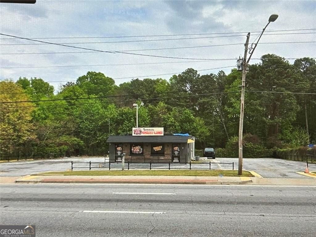 High-Traffic Commercial Property in Riverdale
