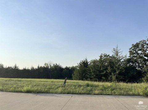 Land, Manhattan, KS