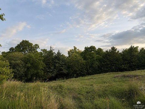 LAND - Manhattan, KS