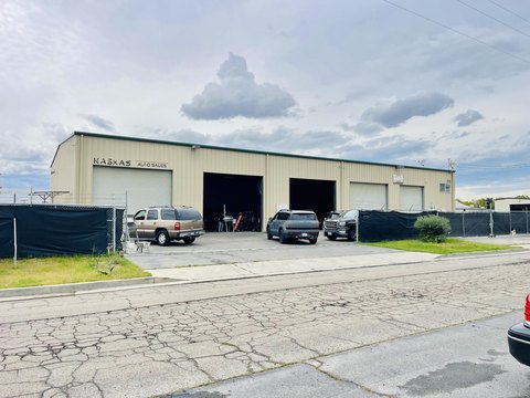 Versatile Commercial Building in Exeter
