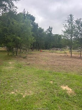 LAND - Calvert, TX