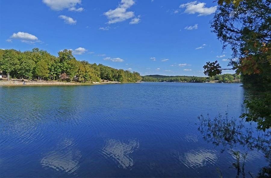 Lakefront Lots in Cherokee Village