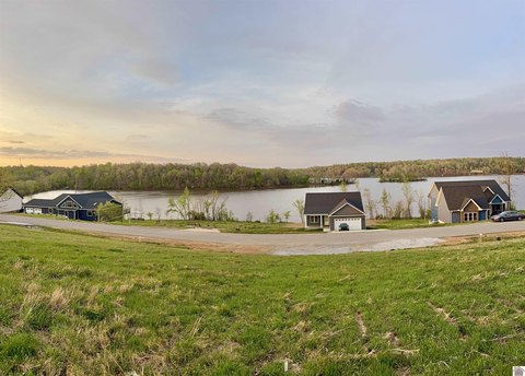 Residential Lot in Waterfront Community