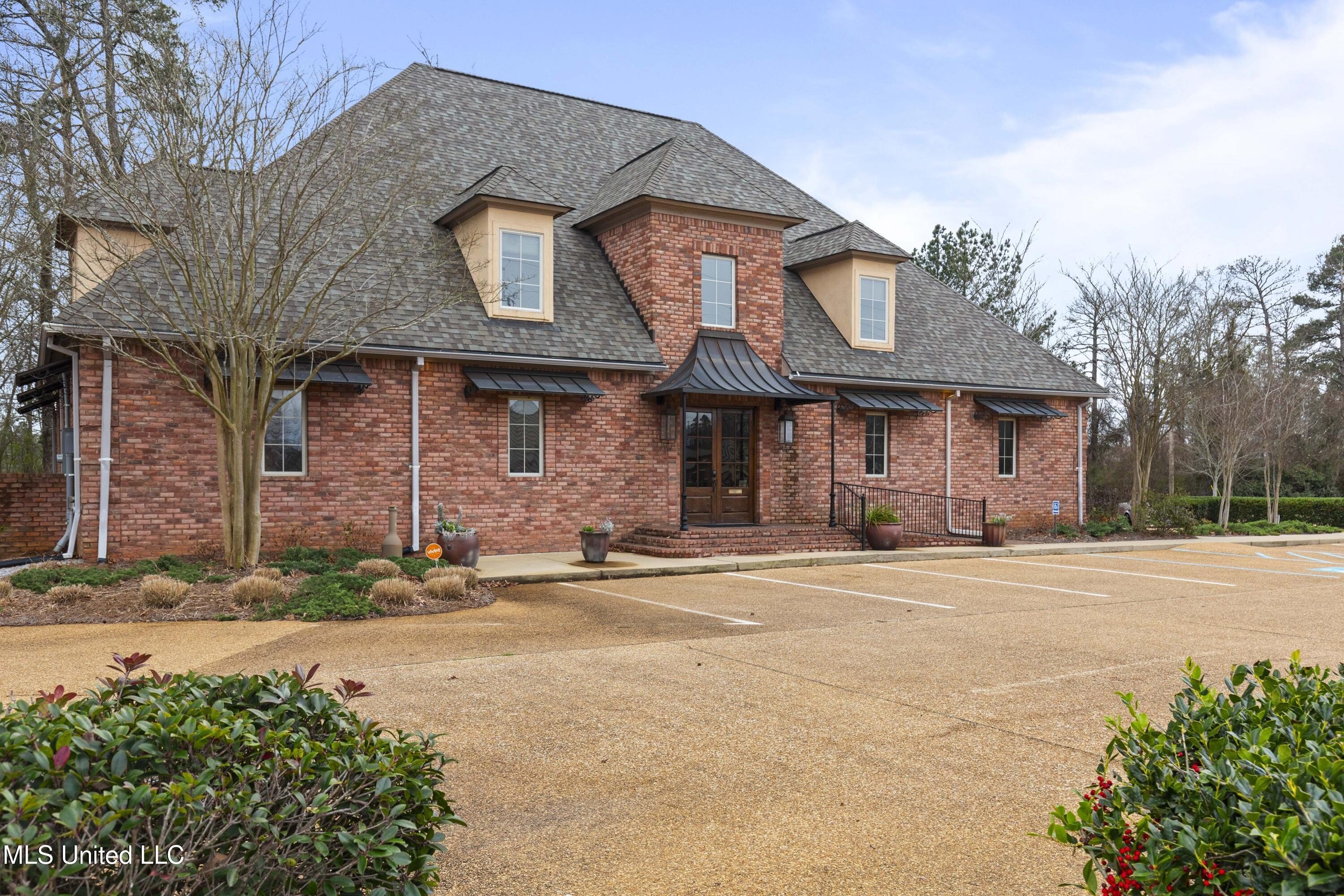 Beautiful Office Building in Flowood