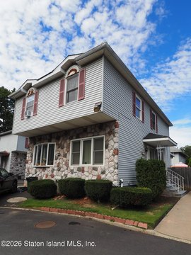 Two-Bedroom Duplex with Private Yard