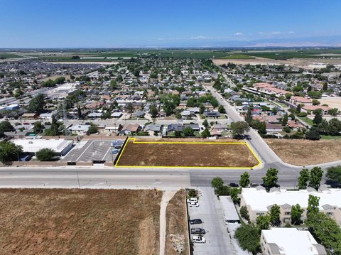 Residential Land in Parlier, CA