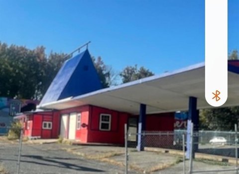 Memphis Commercial Property with Car