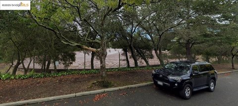 Oakland Land with Reservoir