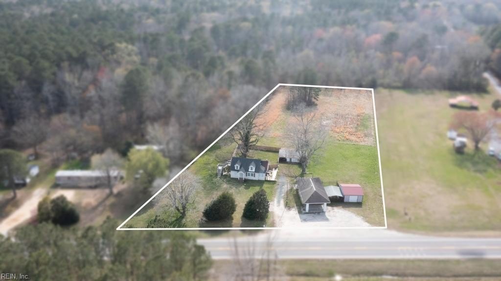Versatile Mixed-Use Investment Opportunity
