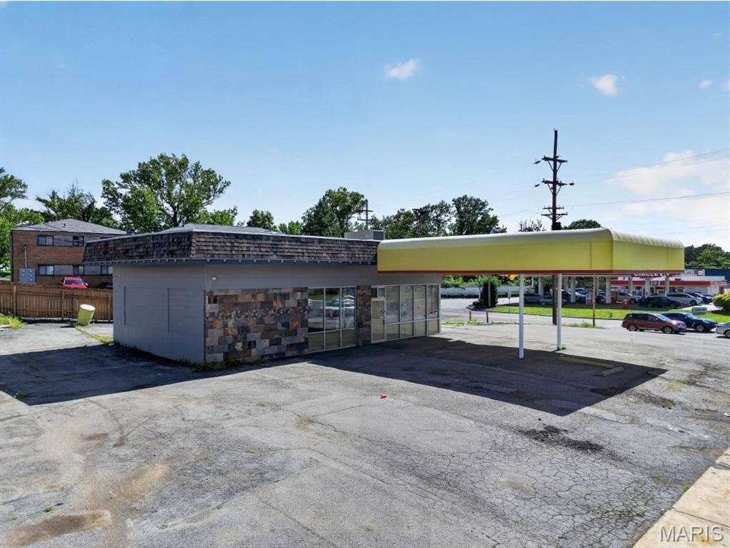 Freestanding Retail Building in Webster Groves
