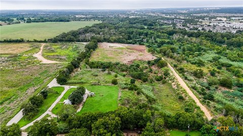 Unrestricted Land Near I-35