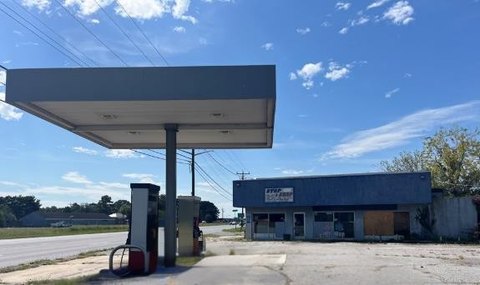 Commercial Property with Highway Visibility