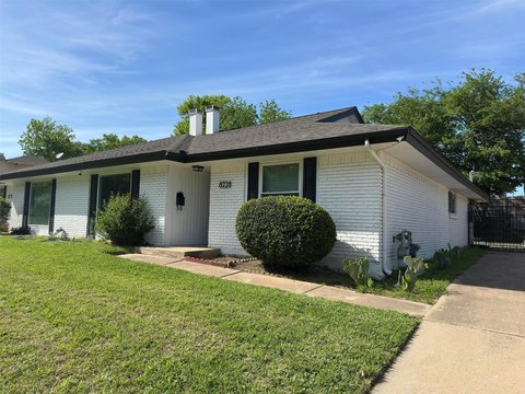 Updated Duplex with Fenced Backyards