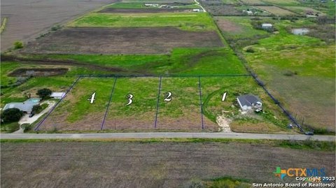 Land, Seguin, TX