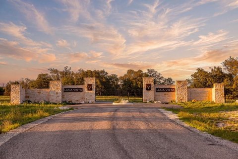Kerrville Land with Scenic Views