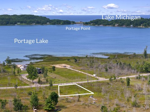 Land, Onekama, MI