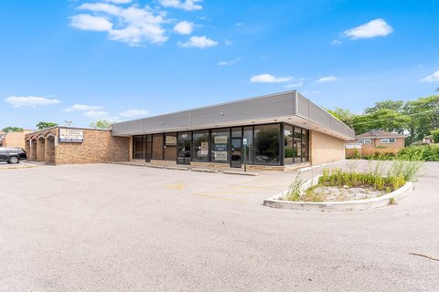 Retail Opportunity in Lincolnwood