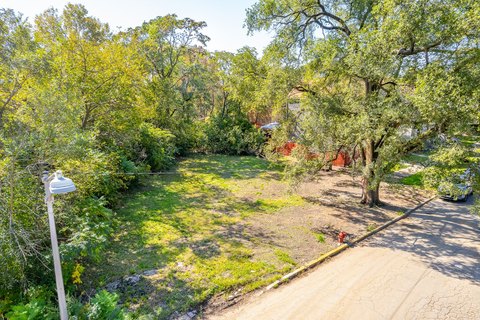 Oversized Corner Lot in Chicago