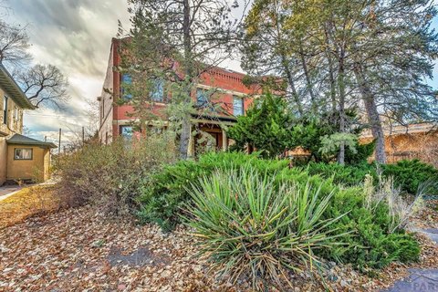 Centrally Located Duplex with Studio