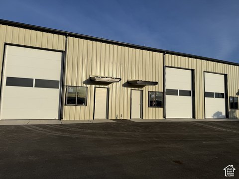 Industrial Flex Suite with Fenced Yard