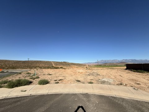 Land, Hurricane, UT