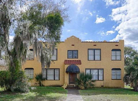 Quadplex Apartment Building with Storage