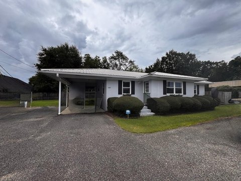 Commercial Building in Dothan, AL