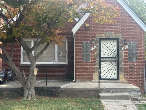Versatile Bungalow in Revitalizing Detroit