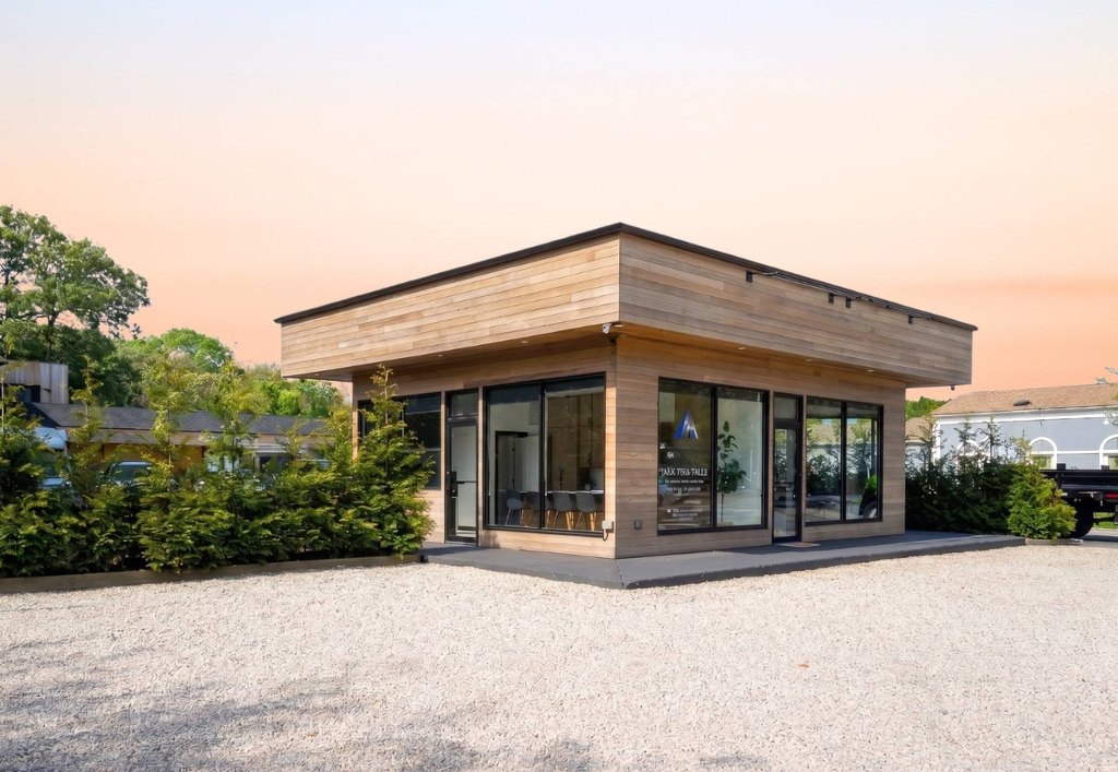 81 Montauk Hwy, Wainscott, NY 11975