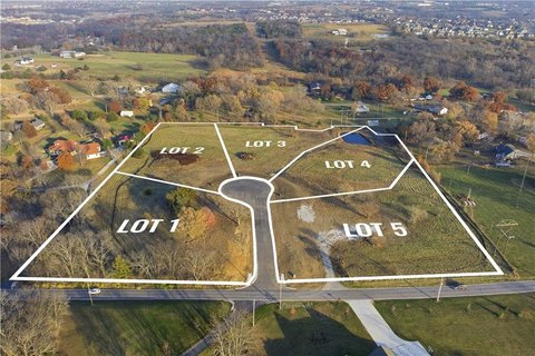 Acreage Estate Homesite in Shawnee