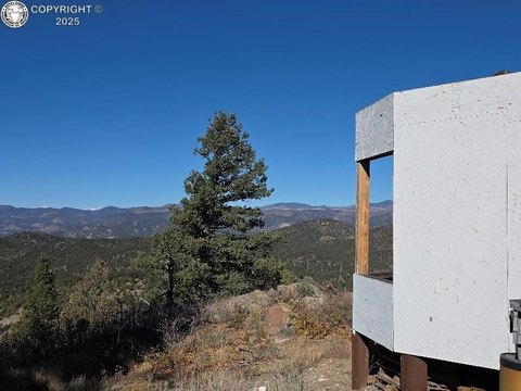 Land Bordering BLM Land