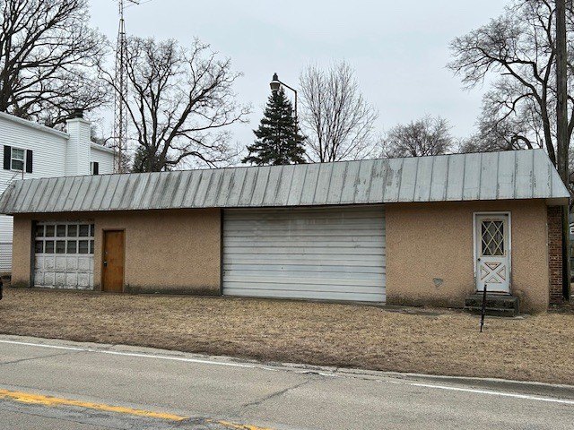 Custer Park Commercial Garage