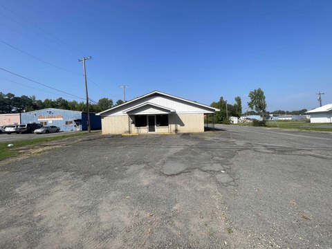 Commercial Building in Pine Bluff
